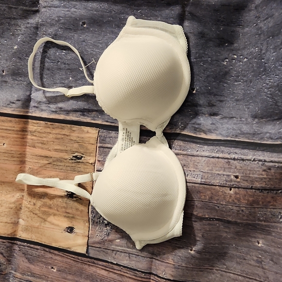 Bras - Picture 3 of 4